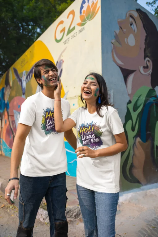 man and women wearing holi par dag ache hain tshirt